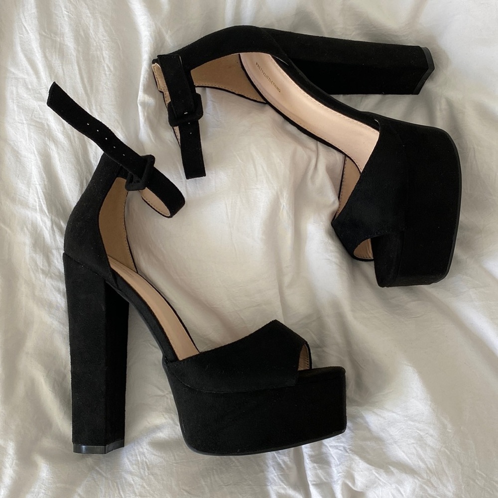 PRETTYLITTLETHING BLACK VELOUR PUMPS SIZE 7 NEVER WORN!!!!!!!!!!